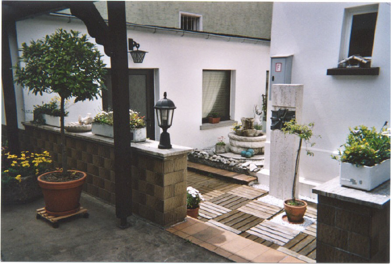 Ausstellung DECHERT Bestattungen 2002