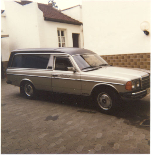 Erster Mercedes-Benz Bestattungswagen in Silber, 1985