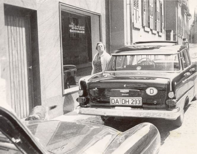 Anna Dechert mit dem Fahrzeug